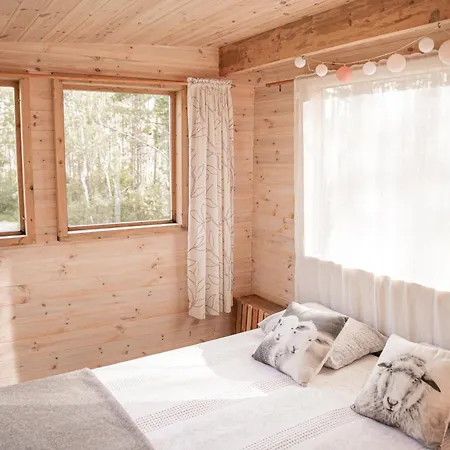 Lodge A Cozy Treehouse For Two