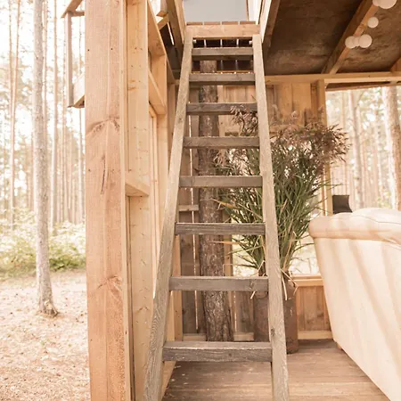 Hytte A Cozy Treehouse For Two Orissaare
