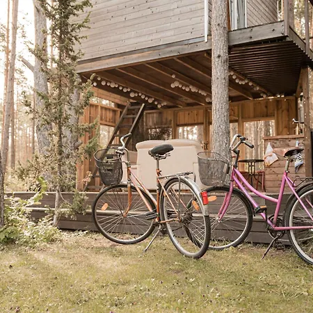 A Cozy Treehouse For Two *