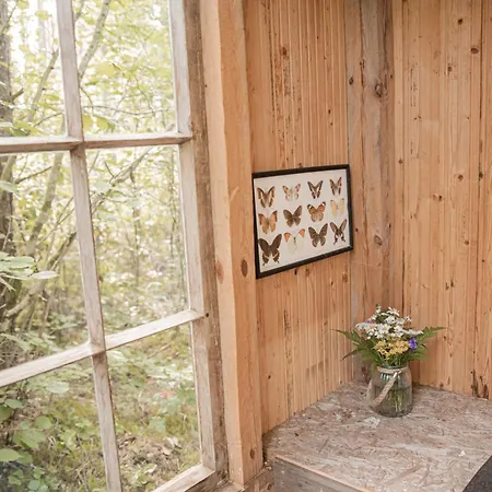 Hytte A Cozy Treehouse For Two